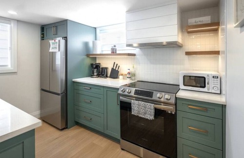Rosemount Apartment | 111H-2 · Kingsdale designer 2bed 2bath Apartment w/ parking