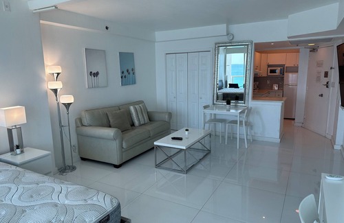 Seybold Apartment | 1128- Ocean View with Balcony