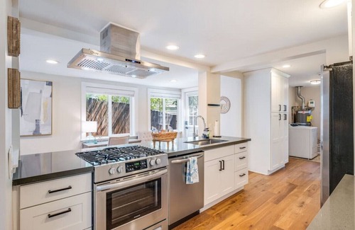 Seaview Apartment | 113 - Cottage Gem ~ Min to Waterfront