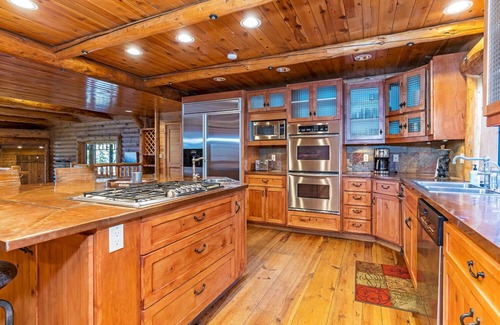 Incline Village House | 1138 Lakeshore - One-of-a-kind Lakeshore Boulevard log cabin
