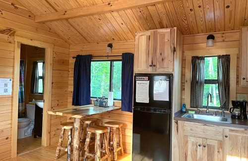 Logan Cabin | 115) Quail Log Cabin. Close to Hocking Hills State Park and more!