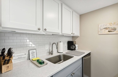 Fernandina Beach Condo | 1164 Beach Walker - Adorable oceanfront, just steps to the beach and pool!