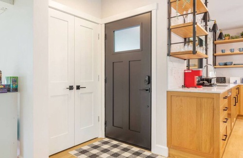 Seattle Apartment | 117 - Spacious & Bright ~ Water View