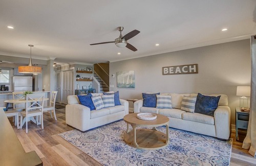 Isle of Palms House | 11B Mariners Walk by AvantStay | Direct Beach Access! | Views | Communal Pool