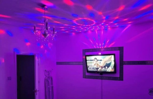Leeds House | *11BR* Setup for your most amazing relaxed stay +Free Parking + Free Fast WiFi *