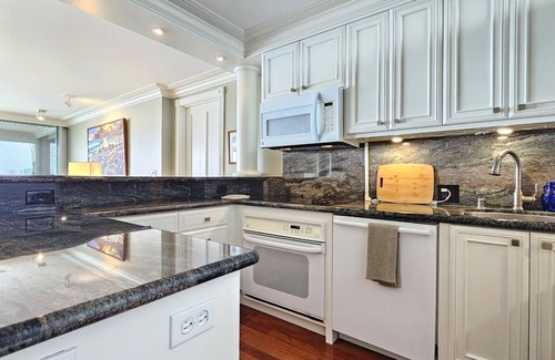 Diamond Head - Kapahulu - St. Louis Condo | 11th Floor 2 Bedroom Sans Souci condo w/incredible bay views