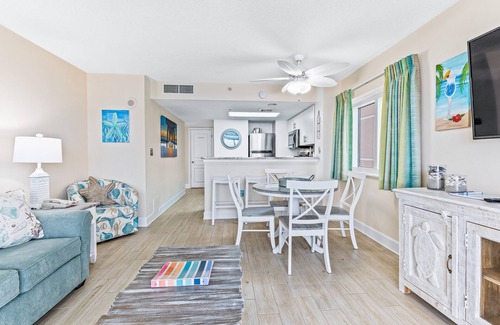 Crescent Beach Condo | 11th-floor oceanfront condo with hot tub, pool, & central AC