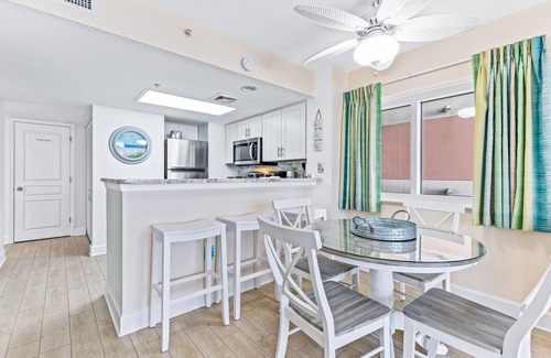 Crescent Beach Condo | 11th-floor oceanfront condo with hot tub, pool, & central AC
