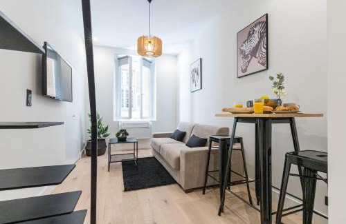 Old Town Apartment | 12 BUNICO - Studio Duplex - Vieux Nice - 100m de la mer