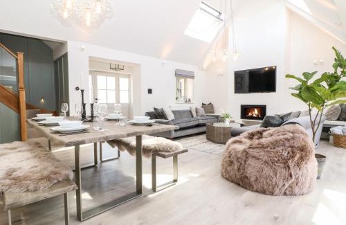 Kingham House | 12 Manor Farm Close