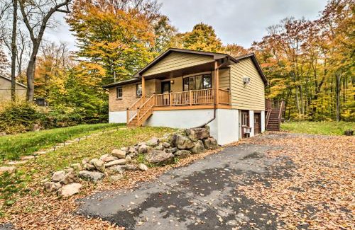 Tobyhanna House | 12 Mi to Camelback Ski Resort Home with Decks!