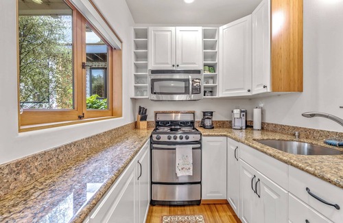 Northeast Carmel House | 12 Oaks - A Cozy Carmel Escape | 30-days