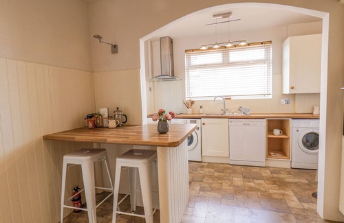 Loftus Cottage | 12 WESTFIELD TERRACE, pet friendly, with a garden in Loftus