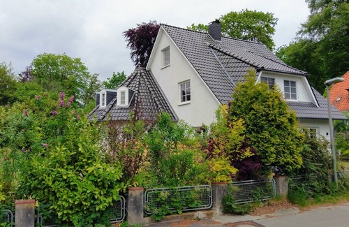 Gluecksburg Apartment | 120 meters to the beach. 80 meters to the forest.