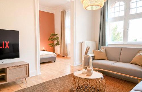 Krefeld Apartment | 120qm Denkmal Apartment in Krefeld mit Stuck und Balkon - BEUYS Apartments - Krefeld