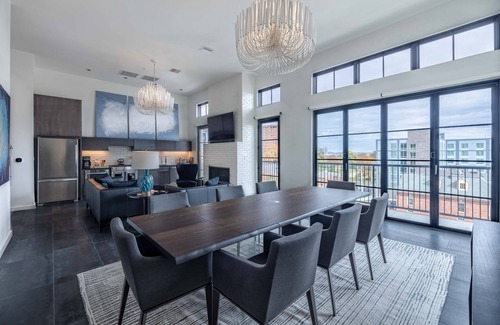 West End Hotel | 121 Hotel by AvantStay | Modern Penthouse Suite w/Living Area & Kitchen!