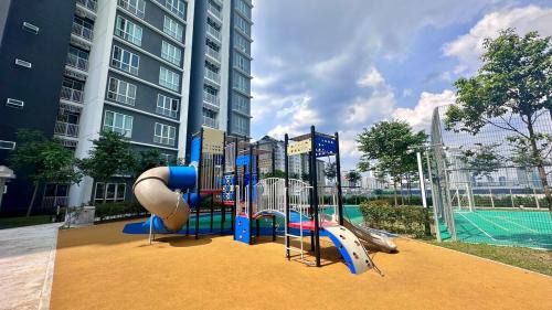 Kampung Sungai Kayu Ara Apartment | 121 Residences by manatidur Near One Utama