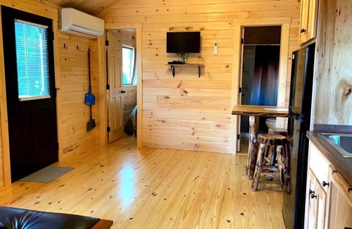 Logan Cabin | 122) Xantus Log Cabin. Close to Hocking Hills State Park and more!