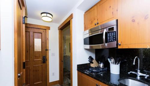Stowe Area Resort | 1234 Lodge At Spruce Peak Ski In Ski In Ski Out King Studio By Stowe Mountain Rentals