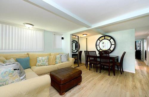 Avalon House | 124CL 124 Claressa Ave