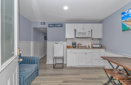 Garden City Condo | 125 Atlantic Avenue Unit D - Pet Friendly! Walk To the Beach and Pier! 1BR -1BA - Sleeps 2-4 guests!