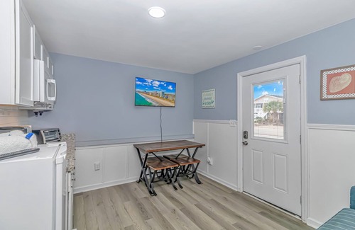 Garden City Condo | 125 Atlantic Avenue Unit D - Pet Friendly! Walk To the Beach and Pier! 1BR -1BA - Sleeps 2-4 guests!