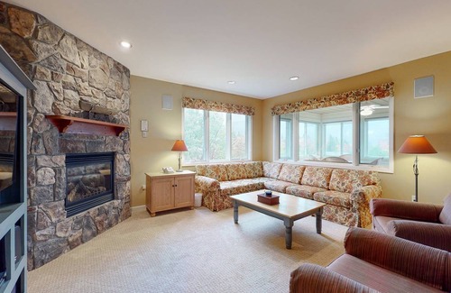 Jeffersonville Condo | 125 m² Condo ∙ 3 bedrooms ∙ 8 guests