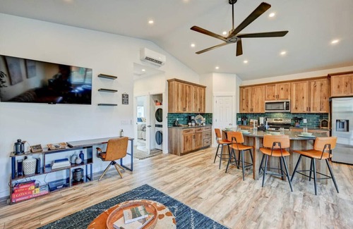 Buena Vista House | 125A raymond lee drive