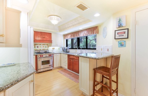 Avalon Condo | 12CT: Updates Spacious Townhome w/Patio, Private Balcony, BBQ