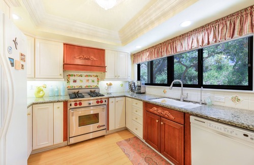 Avalon Condo | 12CT: Updates Spacious Townhome w/Patio, Private Balcony, BBQ