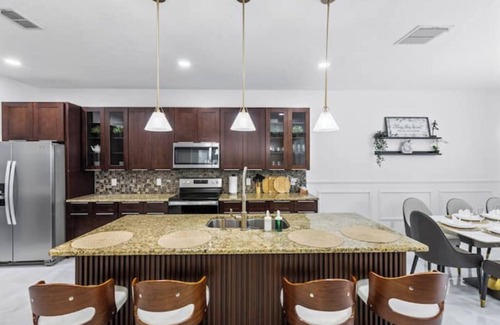 Legacy Park House | 12PPL Luxury Disney Retreat Game Room Poolnn
