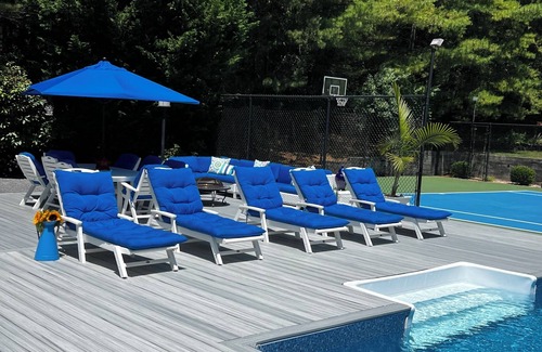 East Quogue House | 13 min from Shinnecock Golf Course, Hamptons, Lighted Tennis Court hot tub pool