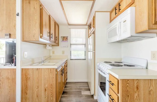 Desert Hot Springs Cottage | 13 Mineral Pools in Peaceful & Charming Resort. Small dogs welcome!