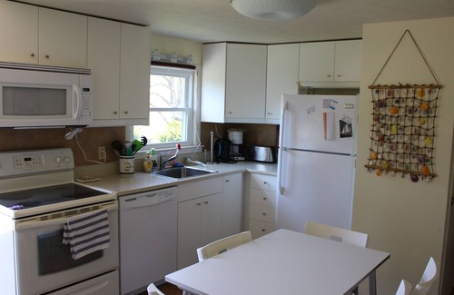 Falmouth House | 13 Quiet duplex by the beach, short walk to Falmouth Village, high-speed WiFi.
