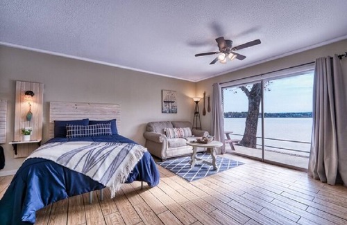Hot Springs Hotel | #13 The Cove - Double Bed Room (pet-friendly)