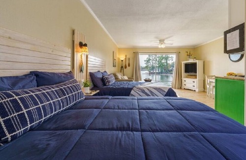 Hot Springs Hotel | #13 The Cove - Double Bed Room (pet-friendly)