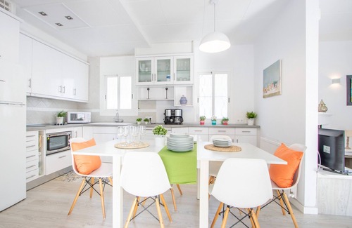 Empuriabrava Ski Chalet | 131-Empuriabrava-Beautiful villa, swimming pool in the center, and near the beach-Empurialola