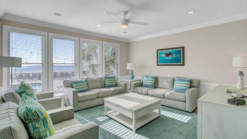Isle of Palms House | 131 Grand Pavilion by AvantStay Oceanfront On The Boardwalk