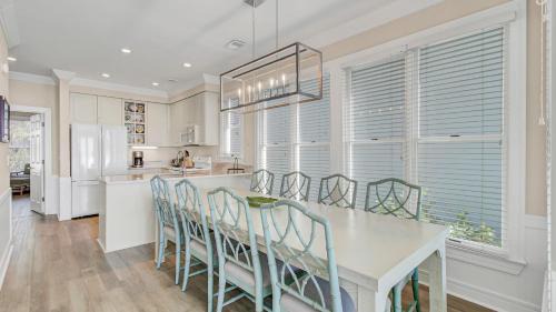 Isle of Palms House | 131 Grand Pavilion by AvantStay Oceanfront On The Boardwalk