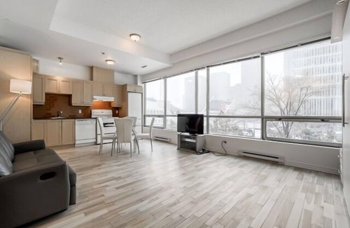 Quartier des Spectacles Apartment | #135 Cozy & Stylish APT in Downtown