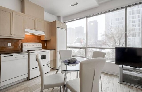 Quartier des Spectacles Apartment | #135 Cozy & Stylish APT in Downtown