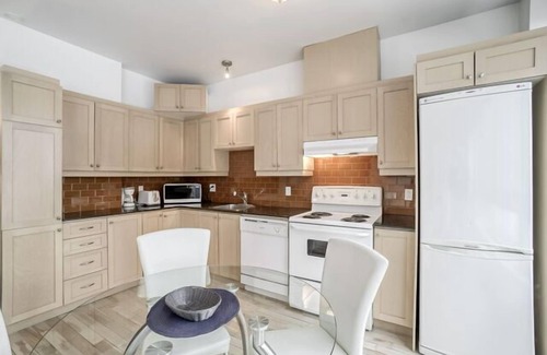 Quartier des Spectacles Apartment | #135 Cozy & Stylish APT in Downtown