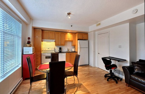 Quartier des Spectacles Apartment | #136 Traditional & Stylish APT in Downtown