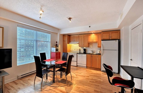 Quartier des Spectacles Apartment | #136 Traditional & Stylish APT in Downtown