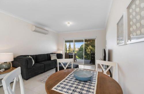 Hayborough House | 13A Elliot Ave BYO Linen - SeaViews - Walk to Beach - Bikeway - Wi-Fi