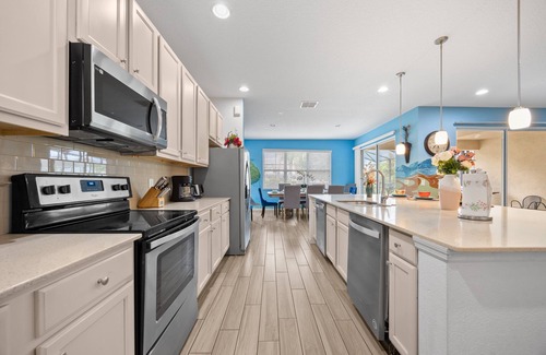 Davenport House | 13BR/10BA/Themed/hot tub/pool Villa 6000 Solterra