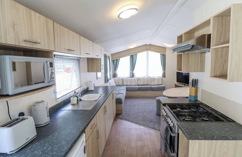 Tattershall Cottage | 14 LARCH VIEW, pet friendly in Tattershall Lakes Country Park