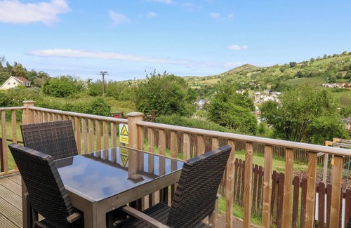 Combe Martin Cottage | 14 MANLEIGH PARK, pet friendly, with a garden in Combe Martin