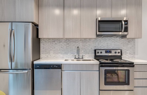 Coal Harbour Apartment | 1425 Haro St - 3 Bedrooms - Downtown Vancouver