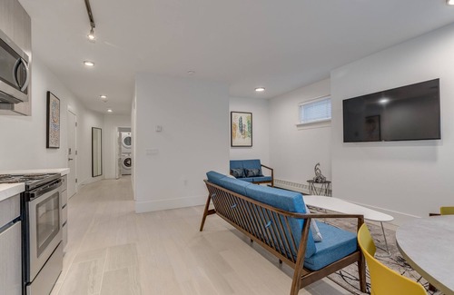 Coal Harbour Apartment | 1425 Haro St - 3 Bedrooms - Downtown Vancouver